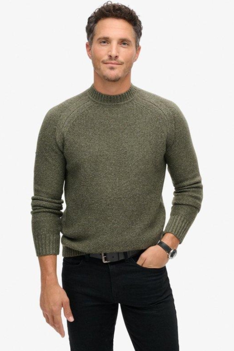 Superdry groene heren trui | Model vooraanzicht