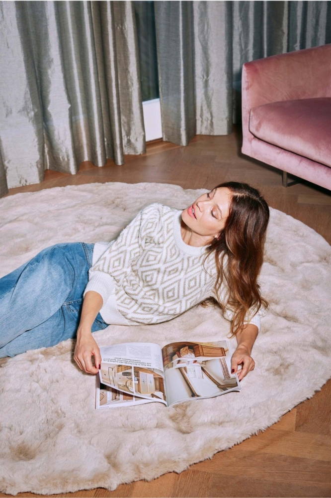 Zusss beige dames trui | Sfeerbeeld, In situatie