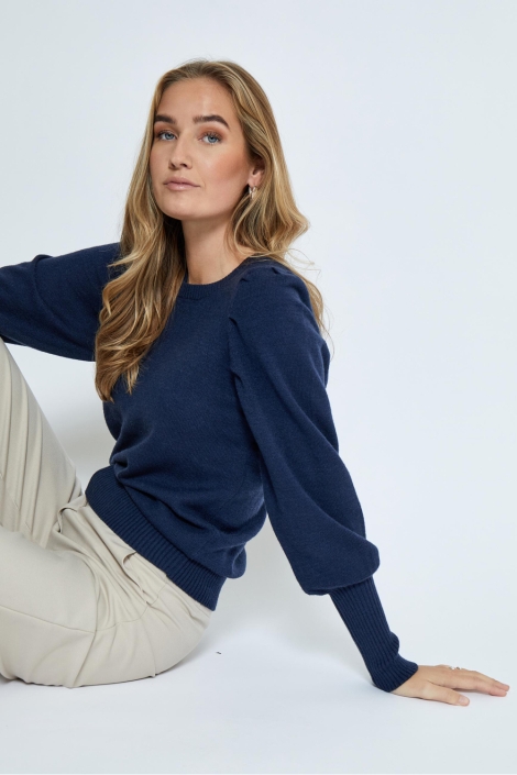 Peppercorn blauwe dames trui | Model zijaanzicht