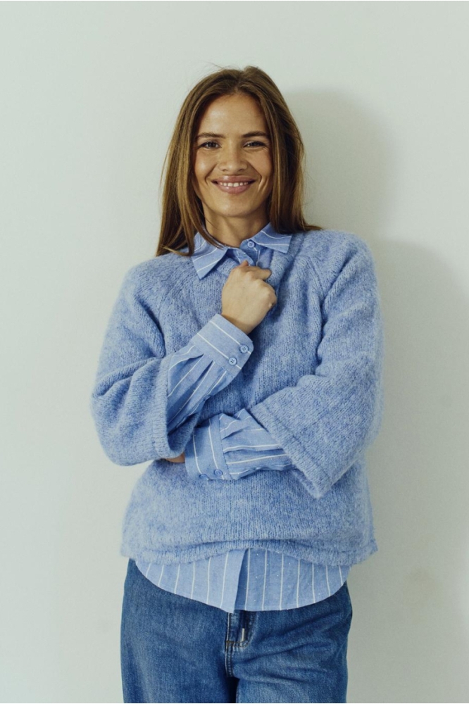 Freequent blauwe dames trui | Model vooraanzicht