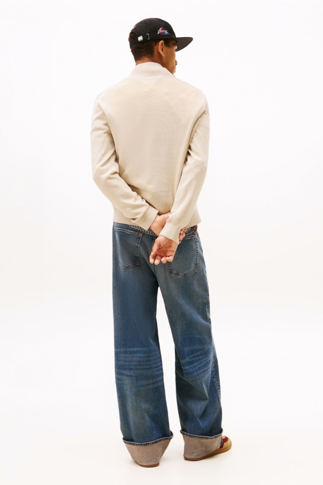 Tommy Jeans zand heren trui | Model