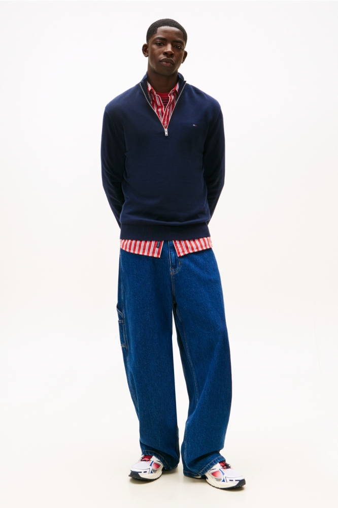 Tommy Jeans blauwe heren trui | Model