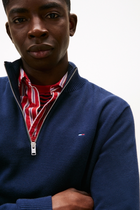 Tommy Jeans blauwe heren trui | Close up