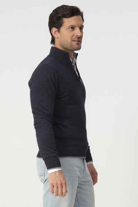 Campbell blauwe heren trui | Model zijaanzicht