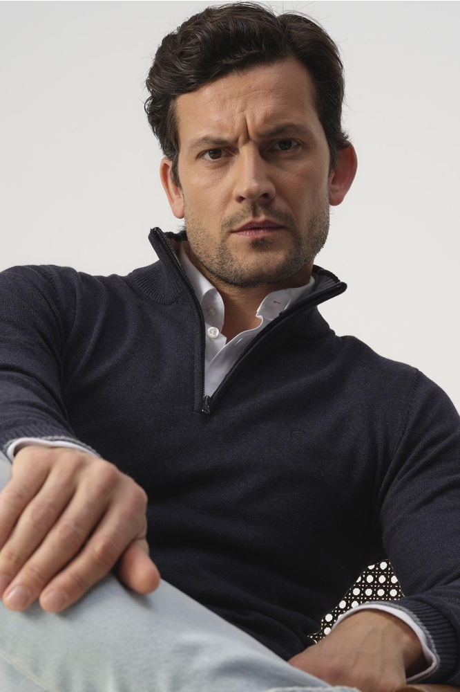 Campbell blauwe heren trui | Close up