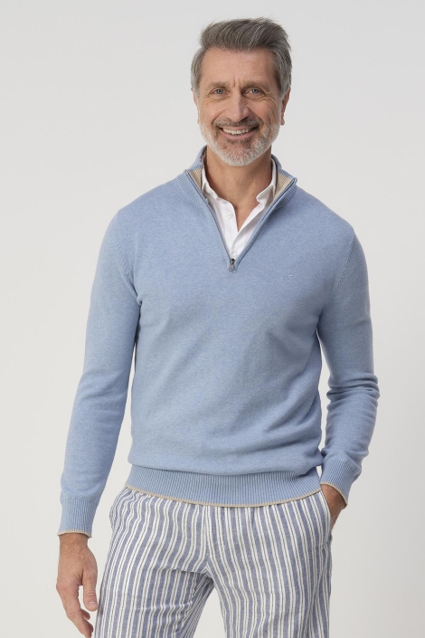 Campbell blauwe heren trui | Model vooraanzicht
