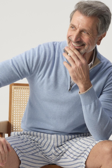 Campbell blauwe heren trui | Model vooraanzicht