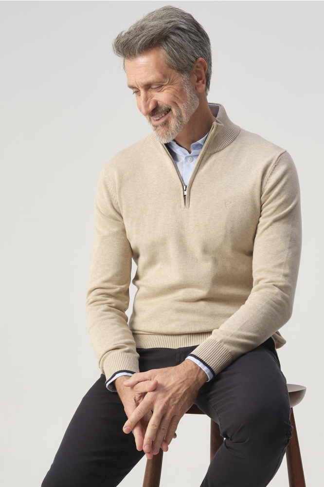 Campbell beige heren trui | Model vooraanzicht