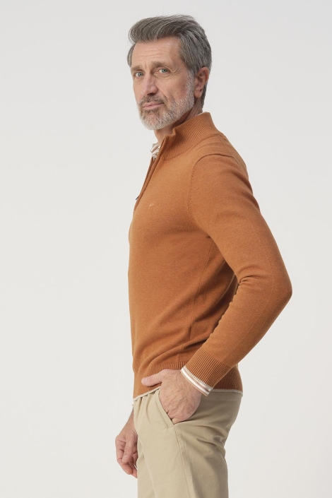 Campbell oranje heren trui | Model zijaanzicht