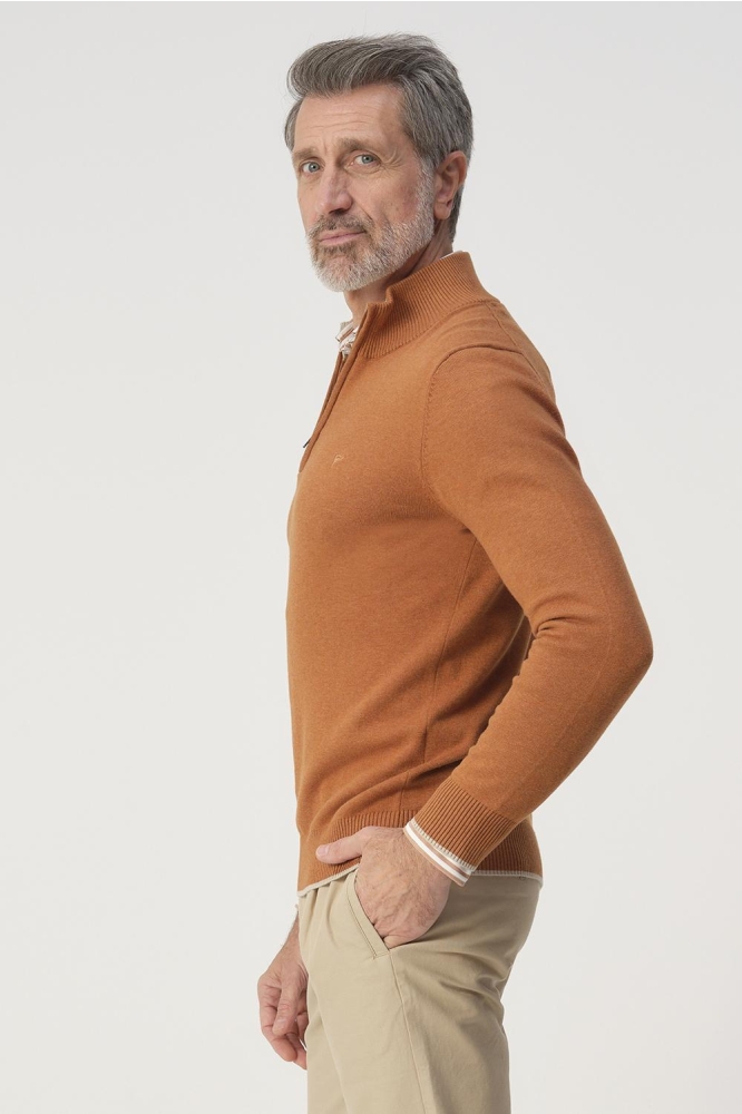 Campbell oranje heren trui | Model zijaanzicht