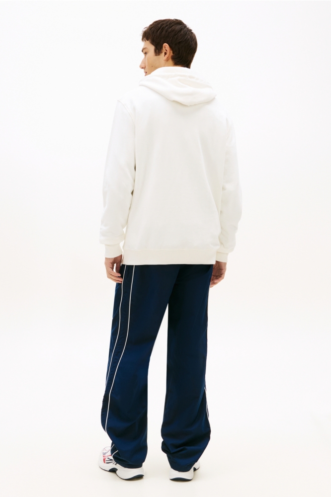 Tommy Jeans witte heren sweater | Model