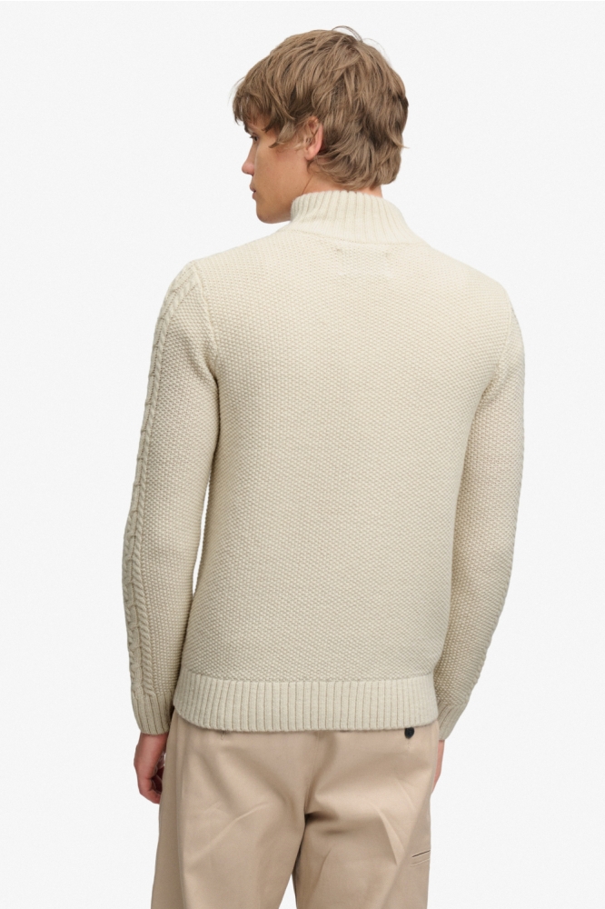 Superdry ecru heren trui | Model achteraanzicht