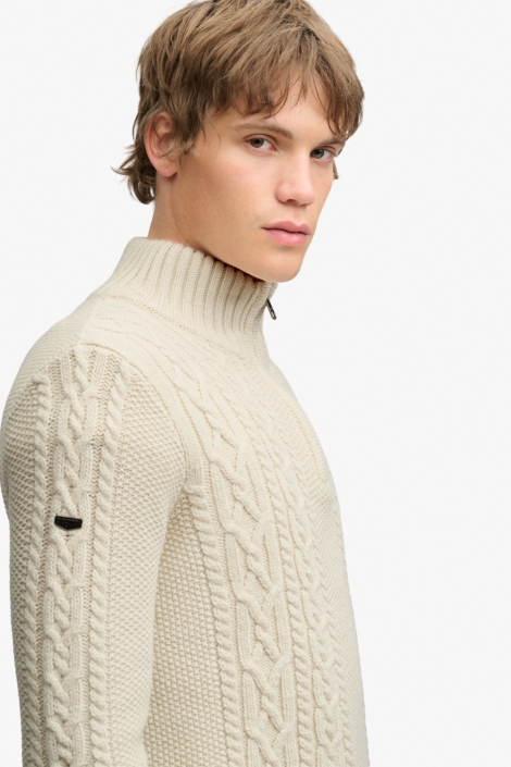 Superdry ecru heren trui | Model zijaanzicht