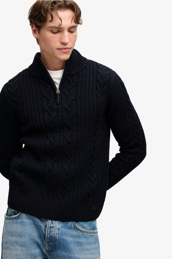 Superdry blauwe heren trui | Model vooraanzicht