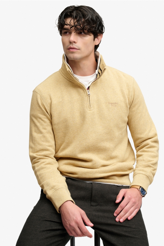 Superdry zand heren sweater | Model vooraanzicht