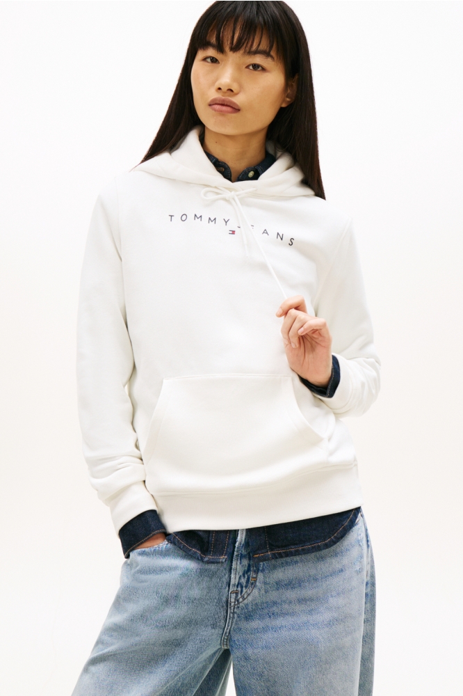 Tommy Jeans witte dames sweater | Model vooraanzicht