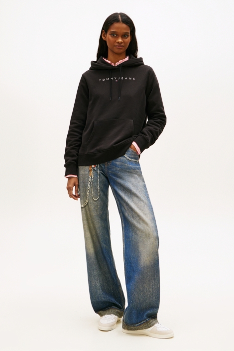 Tommy Jeans zwarte dames sweater | Model