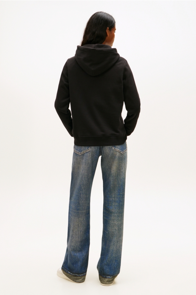 Tommy Jeans zwarte dames sweater | Model