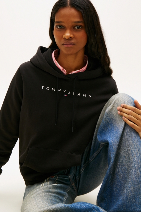 Tommy Jeans zwarte dames sweater | Model vooraanzicht