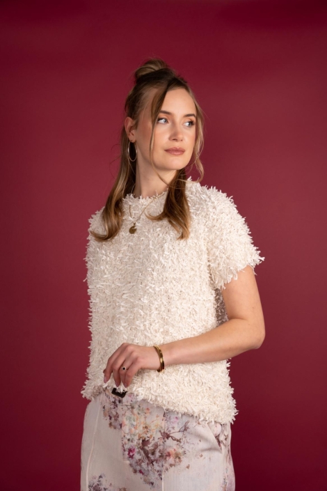 I-coni-K ecru dames trui | Model vooraanzicht