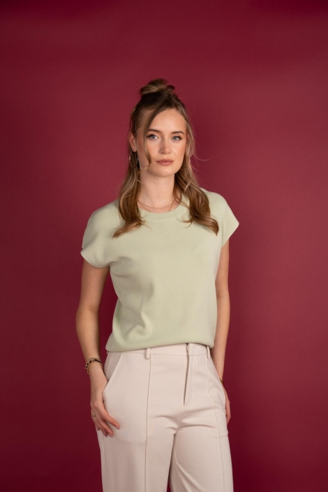 I-coni-K groene dames trui | Model vooraanzicht