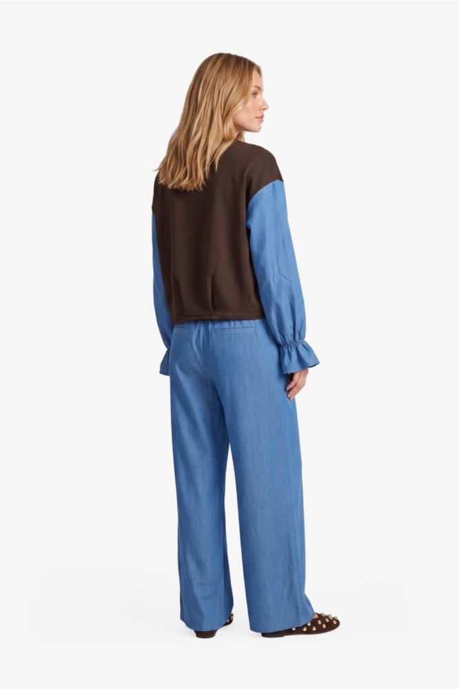 Fluresk bruine dames sweater | Model achteraanzicht