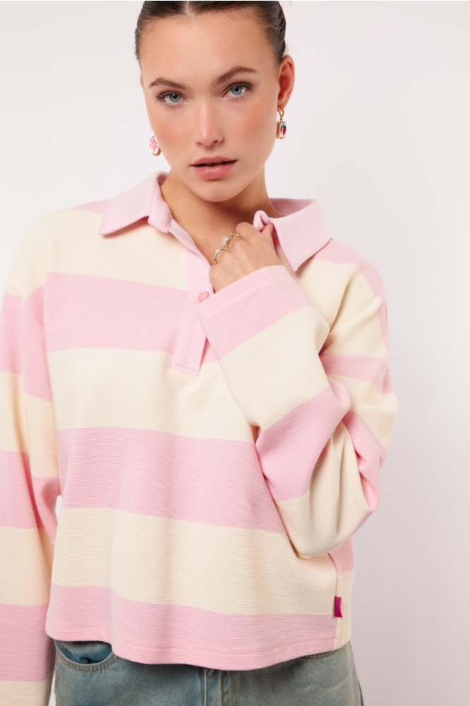 Fluresk roze dames sweater | Model vooraanzicht