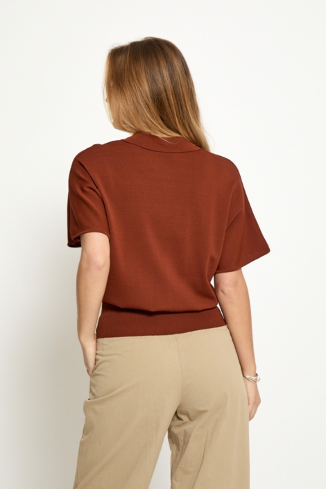 Peppercorn bruine dames trui | Model achteraanzicht