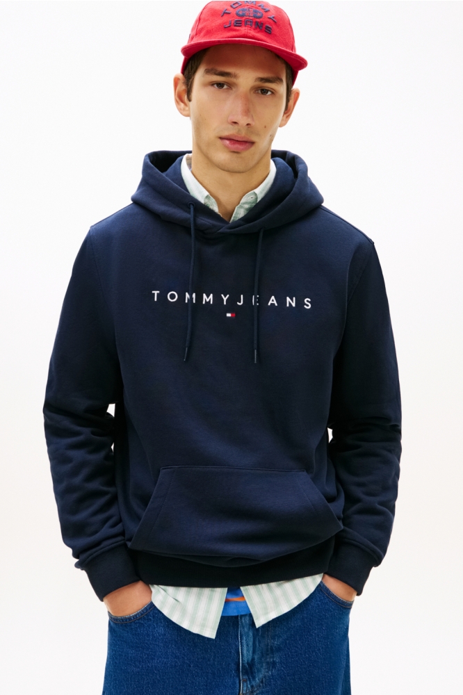 Tommy Jeans blauwe heren sweater | Model vooraanzicht