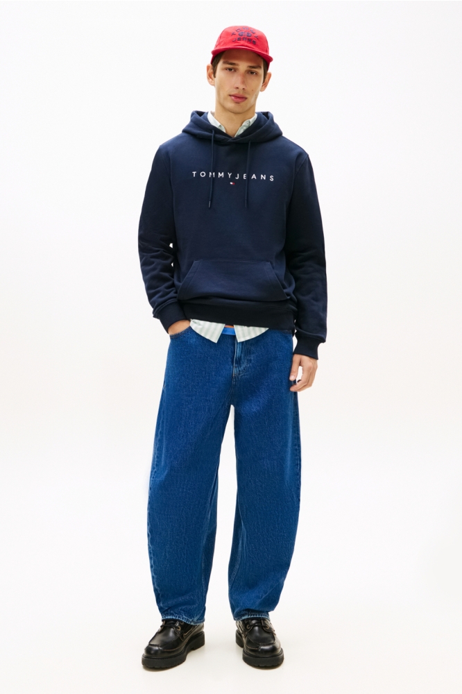 Tommy Jeans blauwe heren sweater | Model