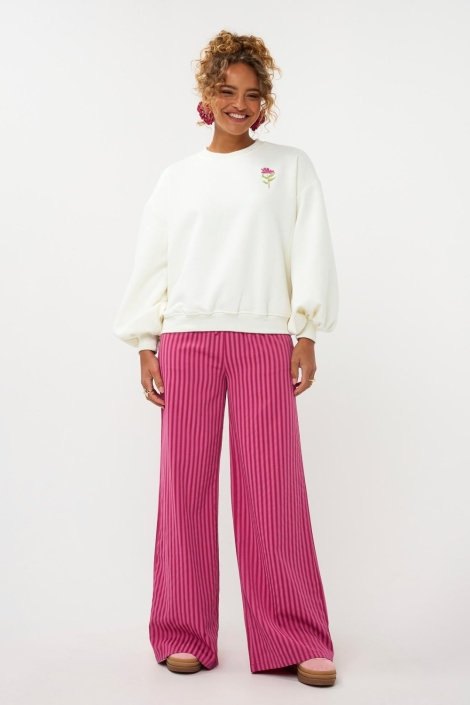 Ydence witte dames sweater | Model