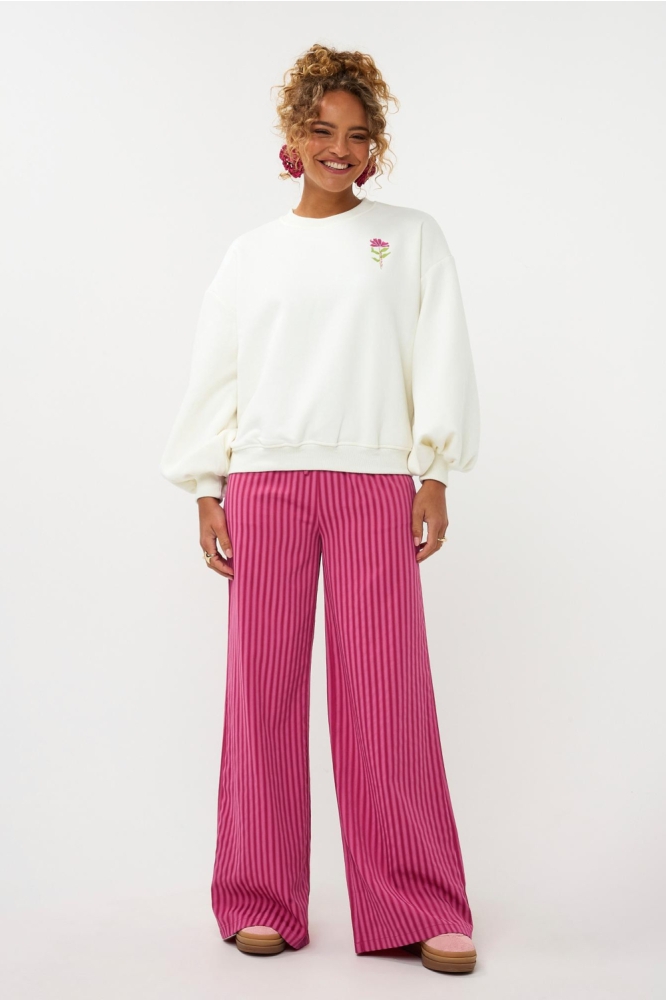 Ydence witte dames sweater | Model