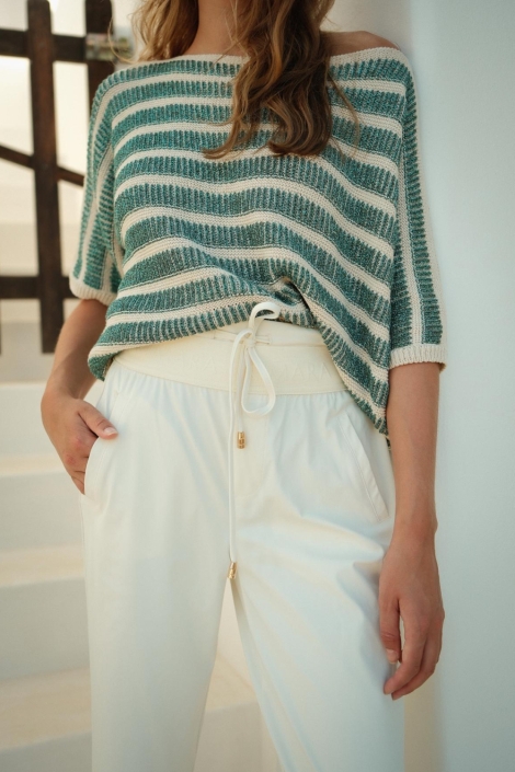 Kimara groene dames trui | Model vooraanzicht