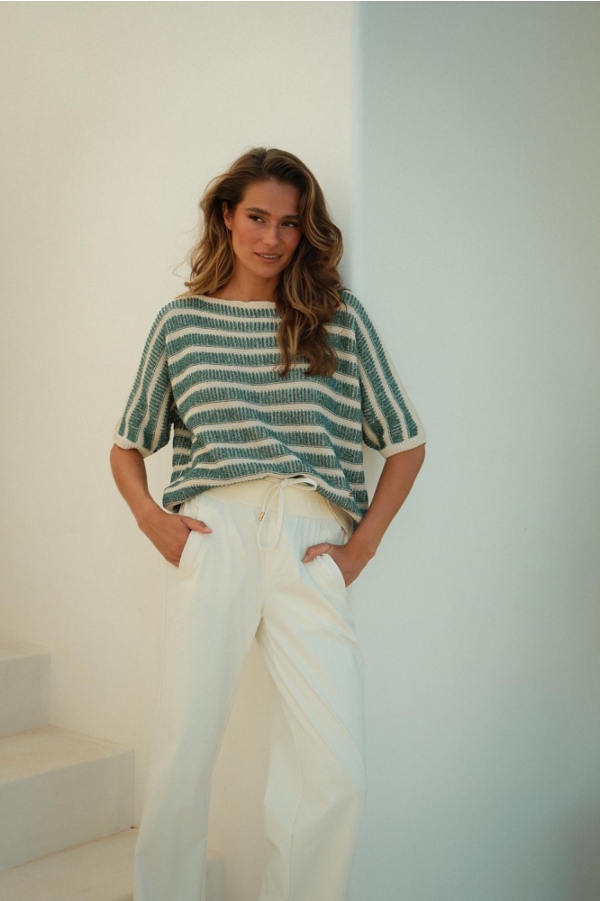 Kimara groene dames trui | Model vooraanzicht