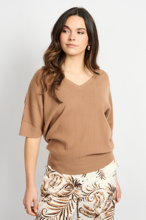 C&S The Label taupe dames trui | Model vooraanzicht