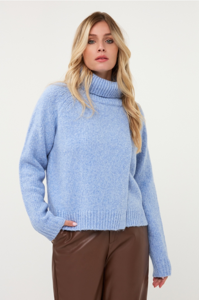 EsQualo blauwe dames trui | Model vooraanzicht