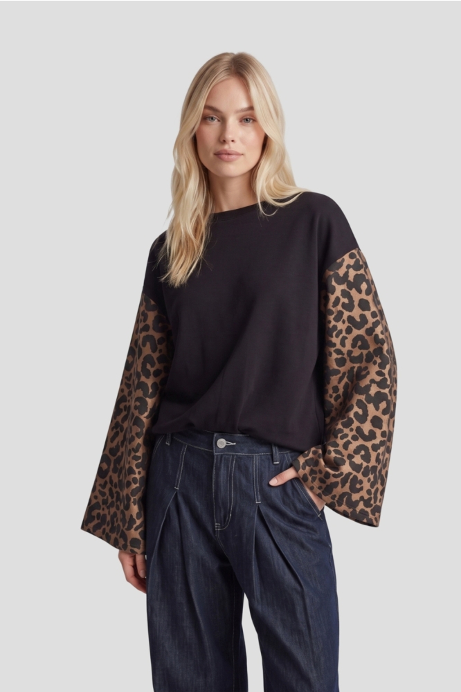 Fluresk zwarte dames sweater | Model vooraanzicht