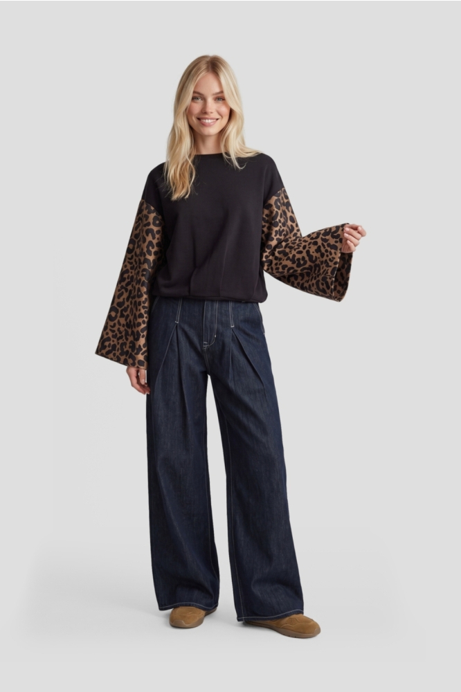 Fluresk zwarte dames sweater | Model