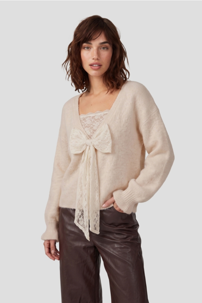 Fluresk beige dames trui | Model vooraanzicht