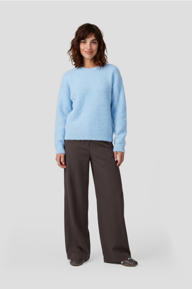 Fluresk blauwe dames trui | Model