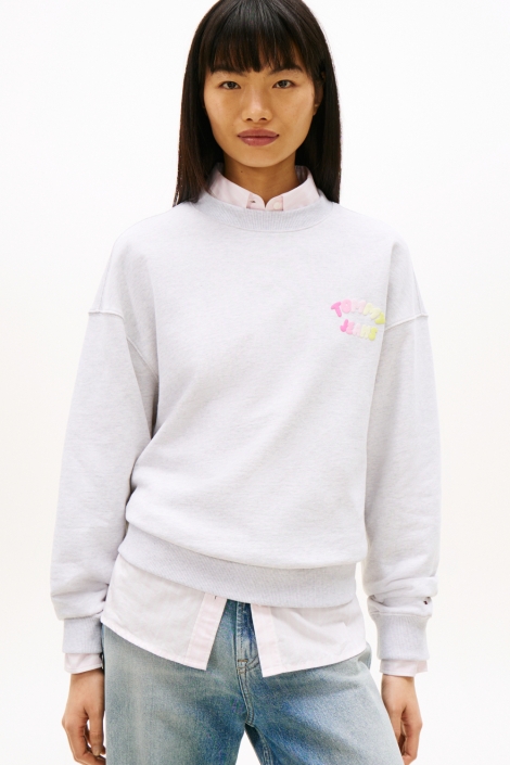 Tommy Jeans grijze dames sweater | Model vooraanzicht