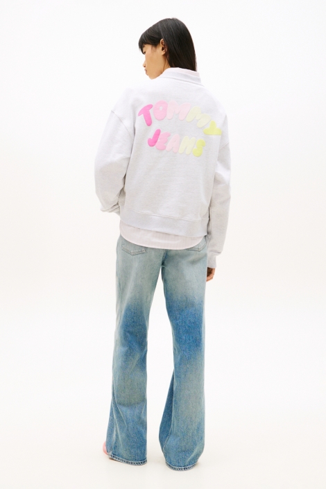 Tommy Jeans grijze dames sweater | Model achteraanzicht