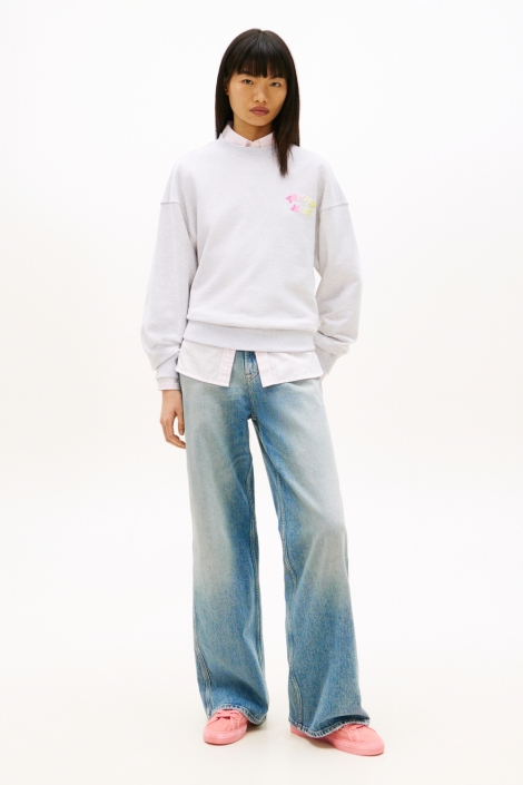 Tommy Jeans grijze dames sweater | Model