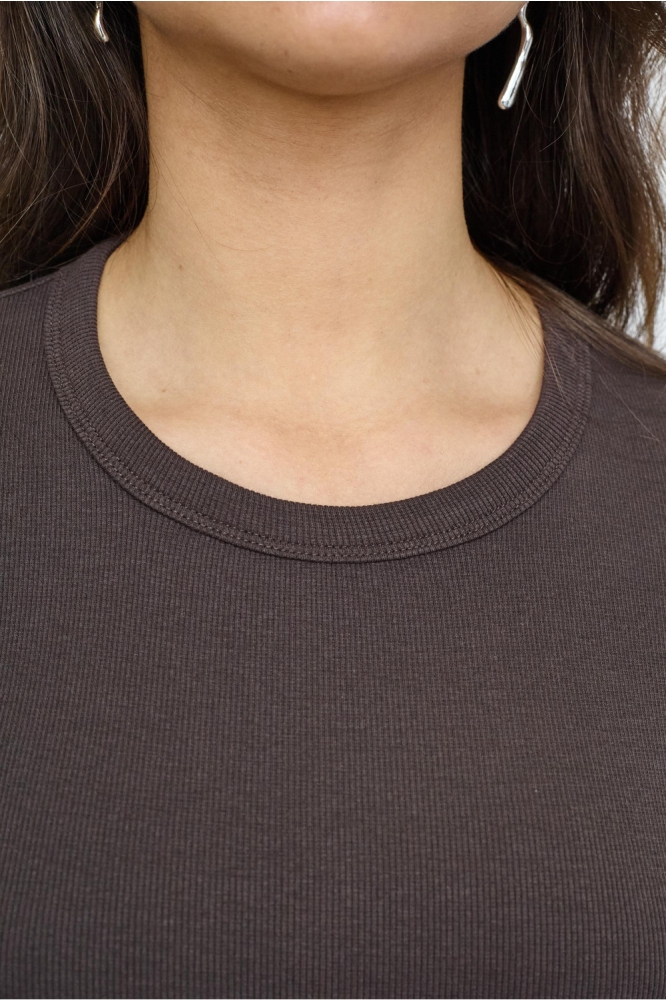 SisterS point bruine dames t-shirt | Close up