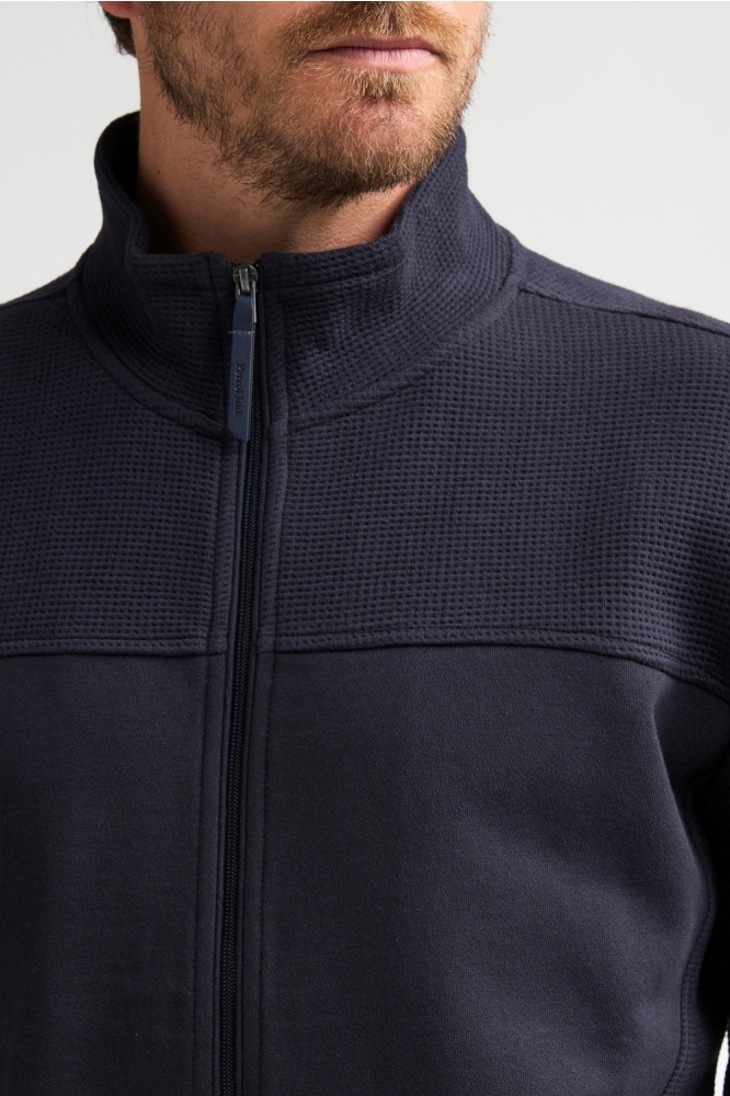 Petrol Industries blauwe heren vest | Close up