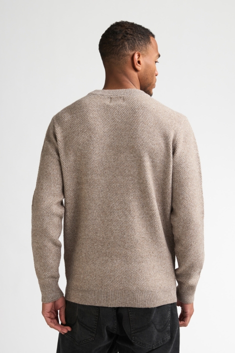 Petrol Industries beige heren trui | Model achteraanzicht