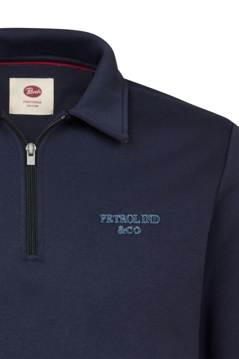 Petrol Industries blauwe heren sweater | Close up