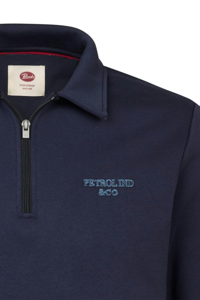 Petrol Industries blauwe heren sweater | Close up