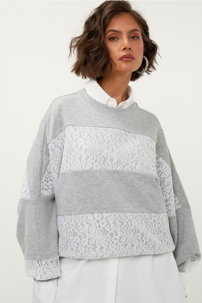 Studio Amaya grijze dames sweater | Model vooraanzicht