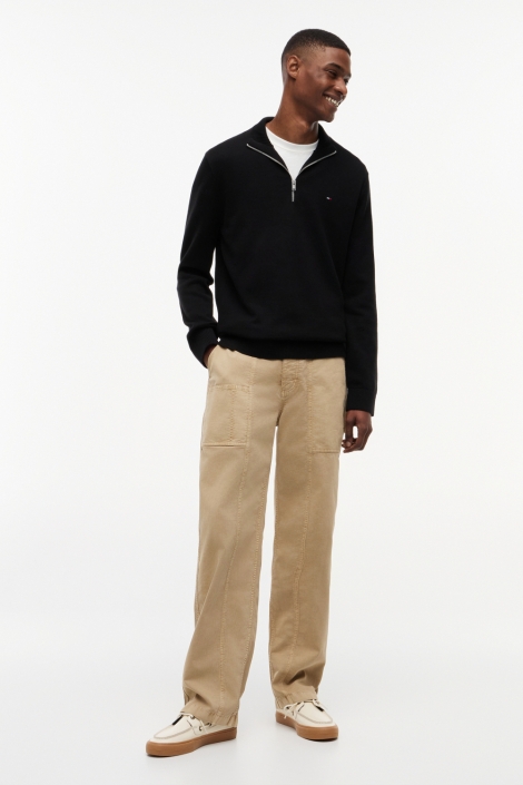 Tommy Jeans zwarte heren trui | Model